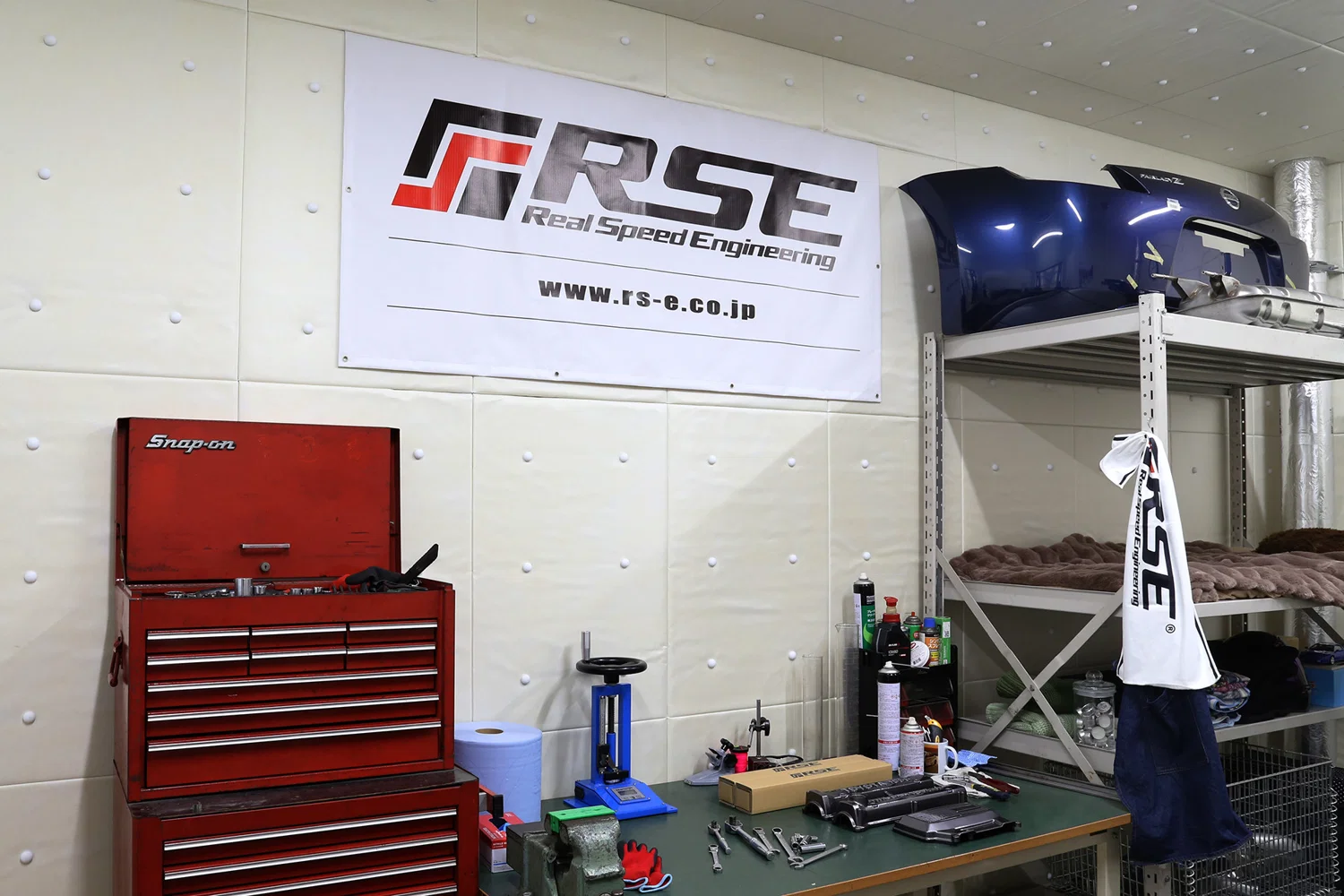 BANNER R.S.E. WHITE - Image 2